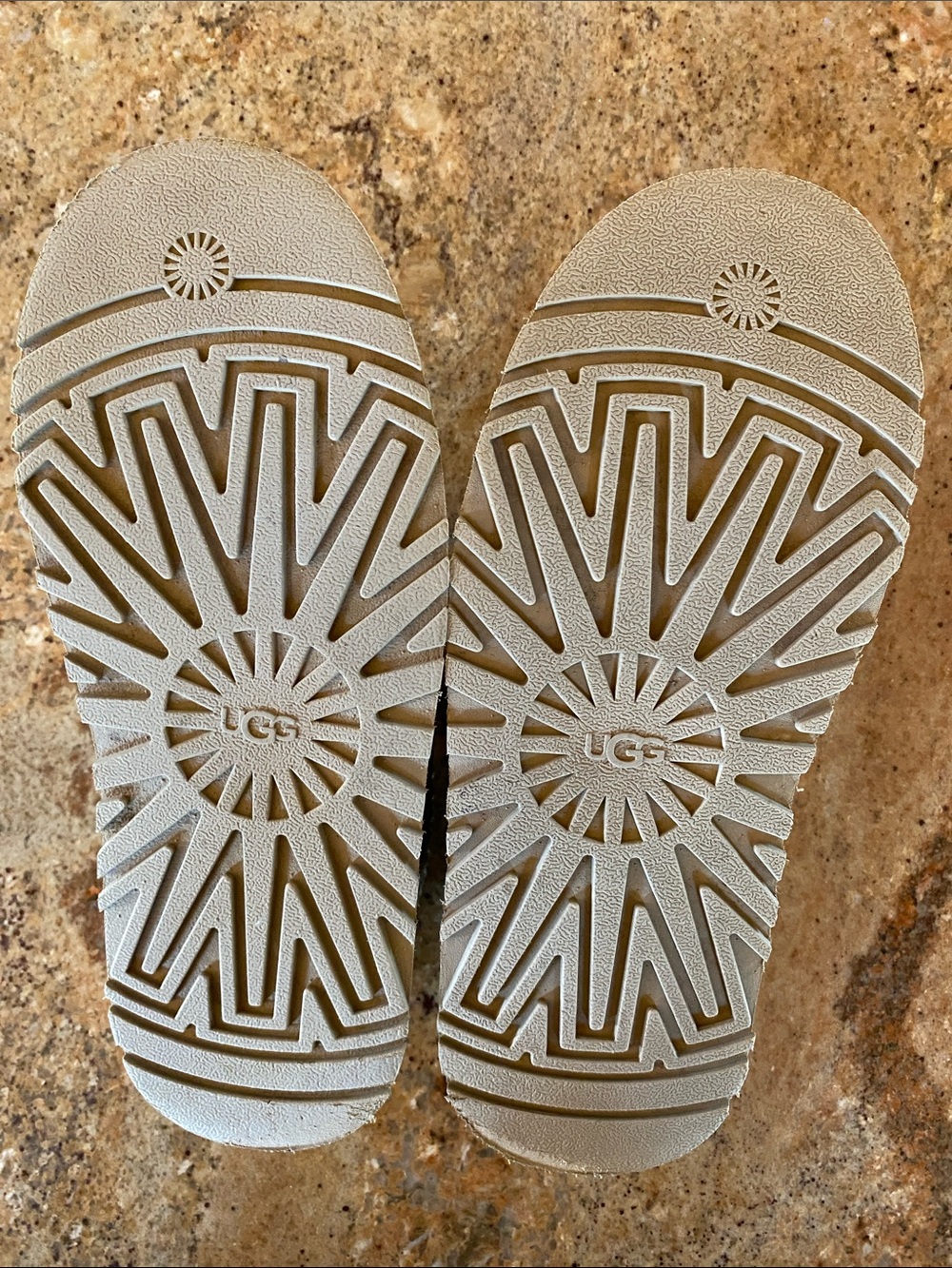 UGG Sand Slip-On platform - Picture 3 of 6